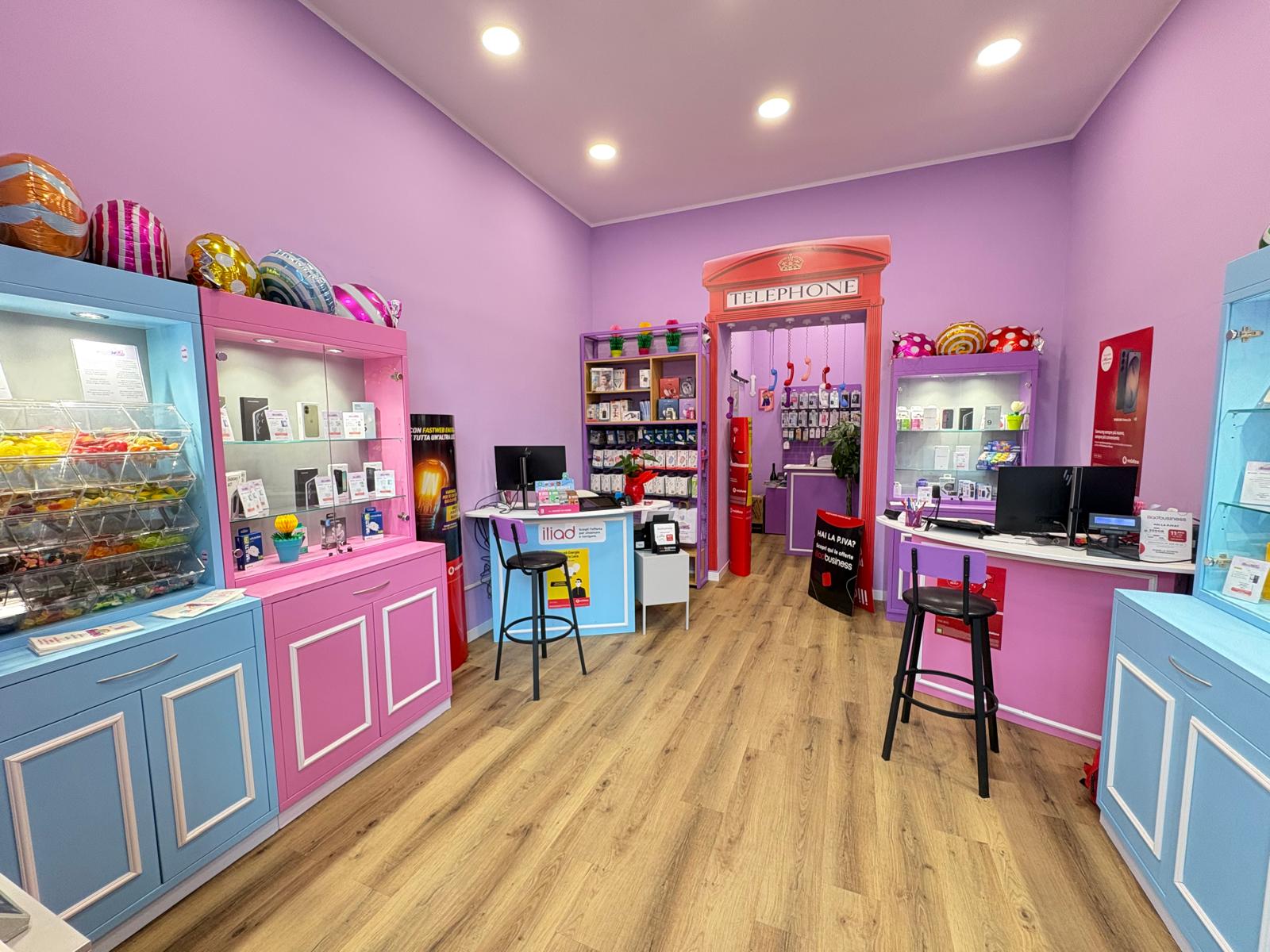 CandiFon store interior